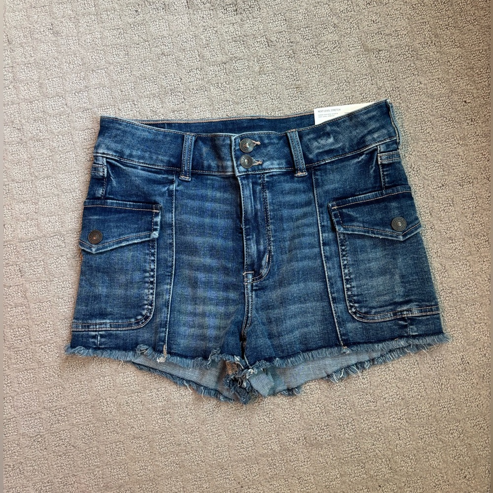 NWT American Eagle Outfitters Dark Blue Cargo High Rise Denim Shortie, Size 6